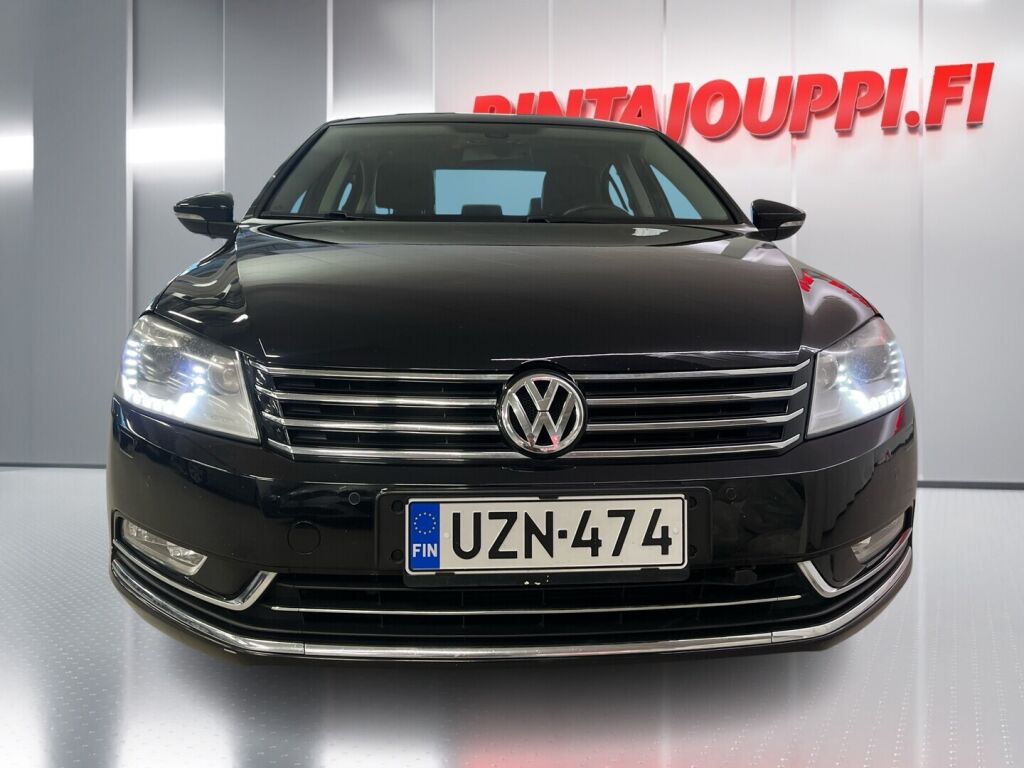 Volkswagen Passat 2012 Musta