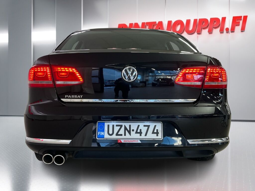 Volkswagen Passat 2012 Musta