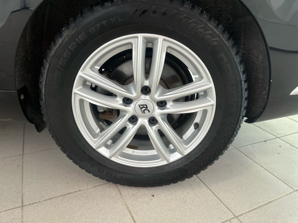 Volkswagen Passat 2012 Musta