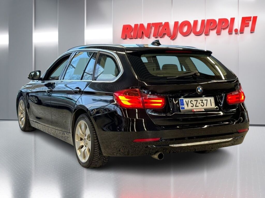 BMW 320 2012 Musta