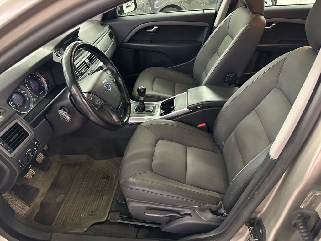 Volvo V70 2012 Ruskea (beige)