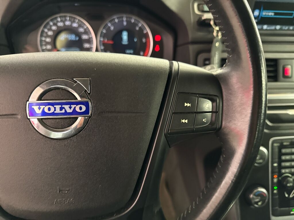 Volvo V70 2012 Ruskea (beige)