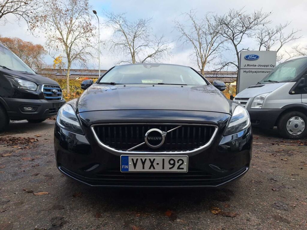 Volvo V40 2016 Musta