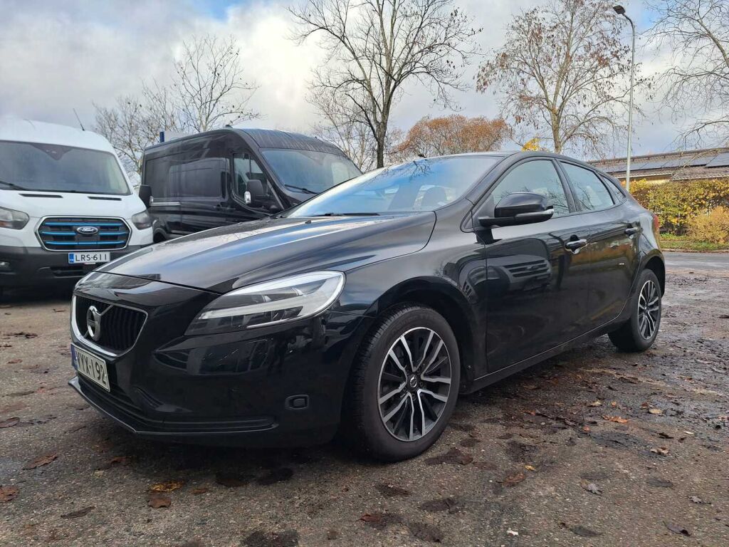 Volvo V40 2016 Musta