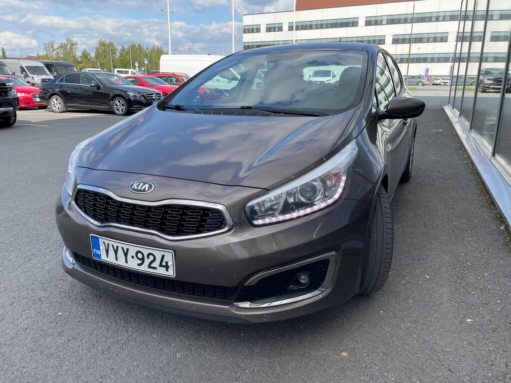 Kia Ceed 2017 Ruskea (beige)