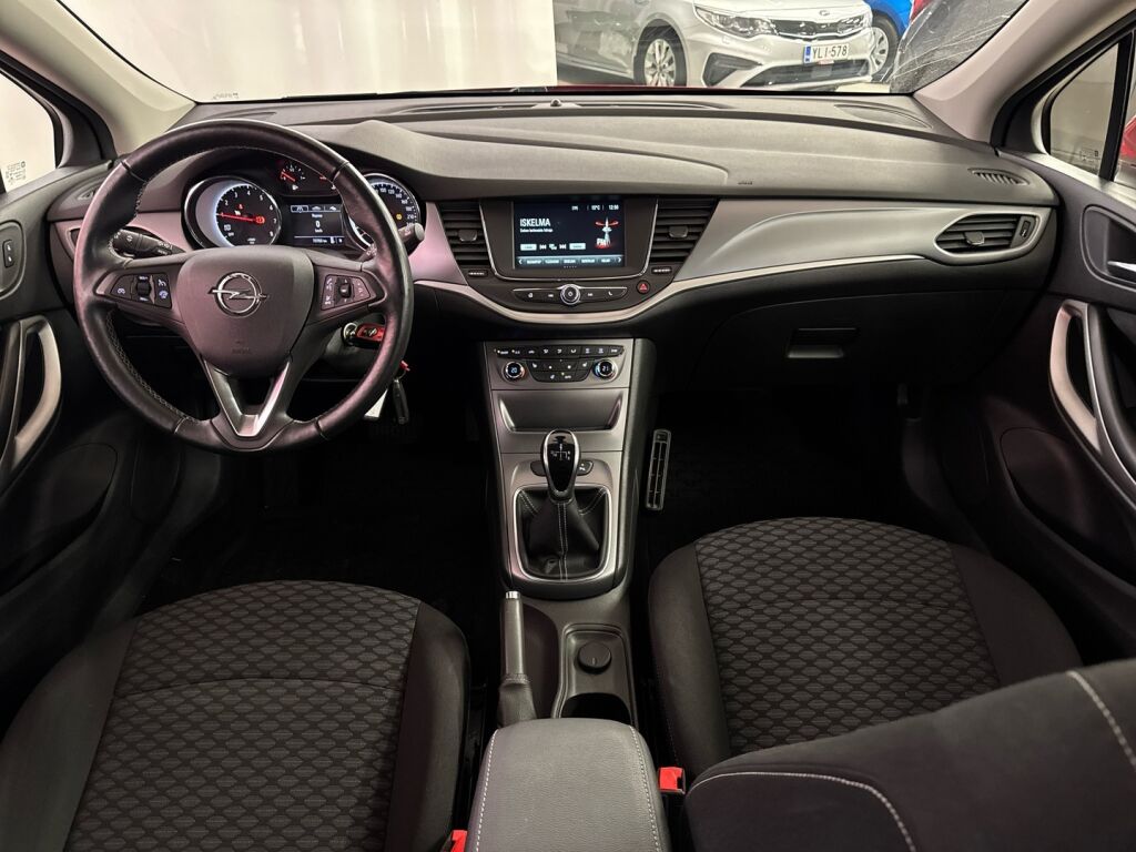 Opel Astra 2018 Punainen