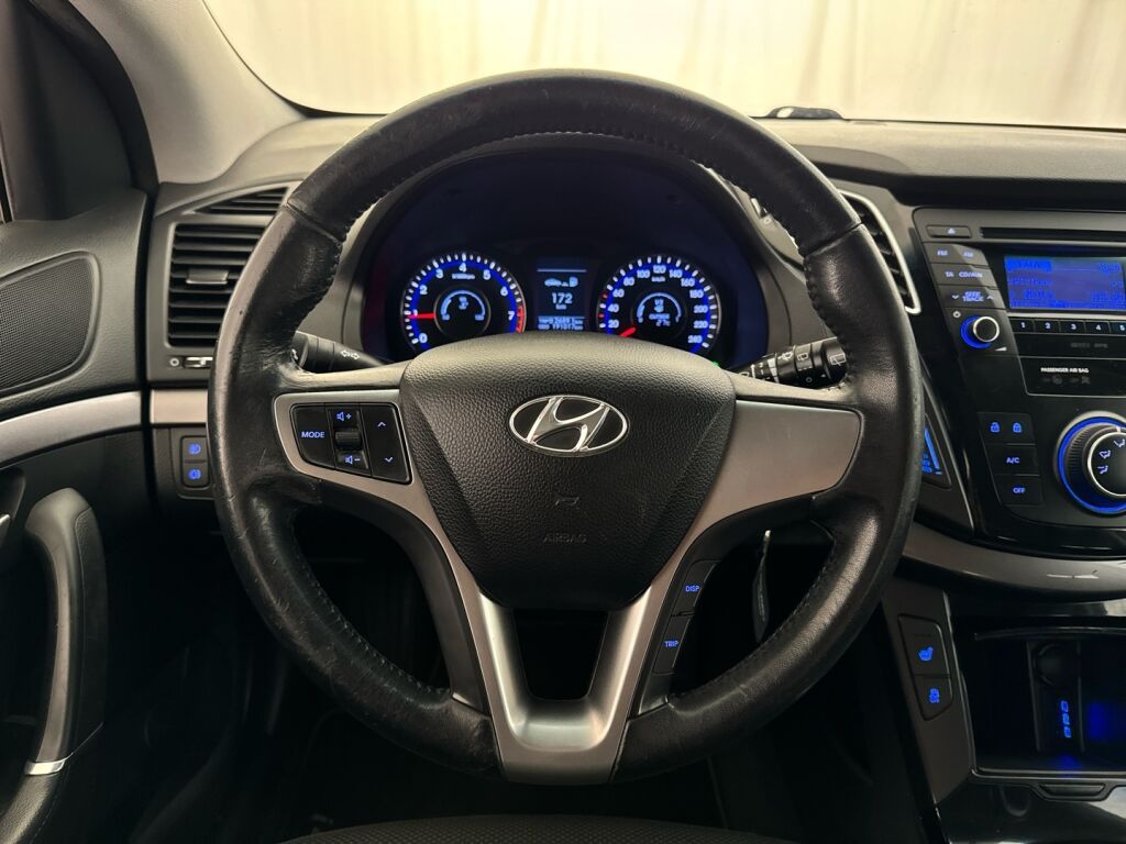 Hyundai i40 2013 Punainen