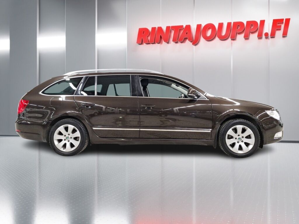 Skoda Superb 2012 Ruskea (beige)