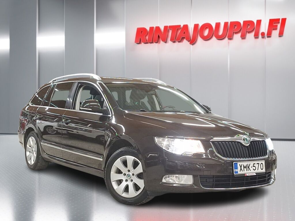 Skoda Superb 2012 Ruskea (beige)