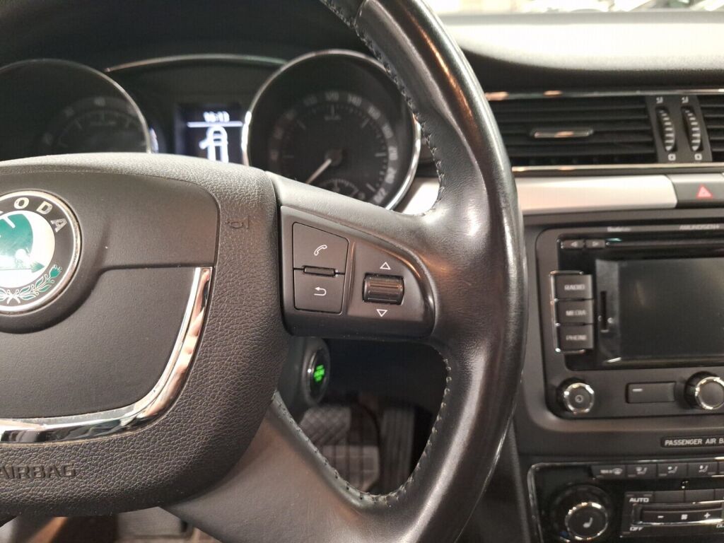 Skoda Superb 2012 Ruskea (beige)