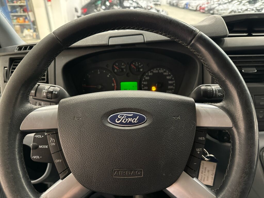 Ford Transit 2013 Punainen