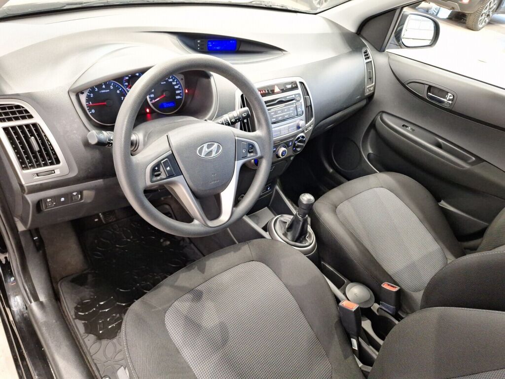 Hyundai i20 2013 Musta