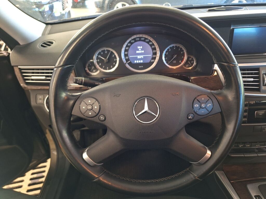 Mercedes-Benz E 2010 Harmaa