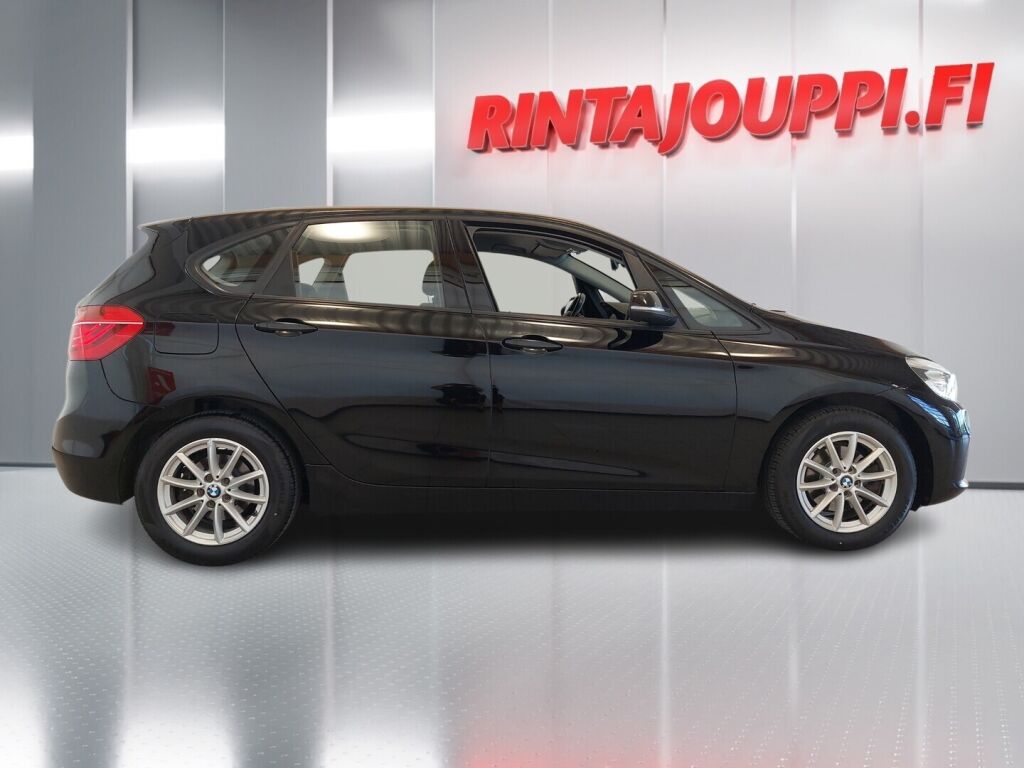 BMW 216 2016 Musta