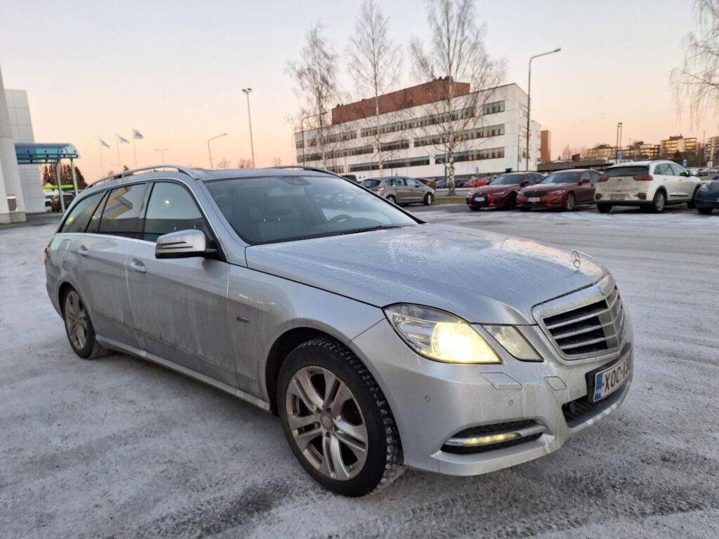 Mercedes-Benz E 2011 Harmaa