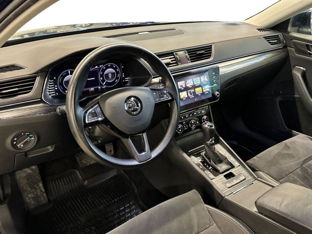 Skoda Superb 2020 Sininen