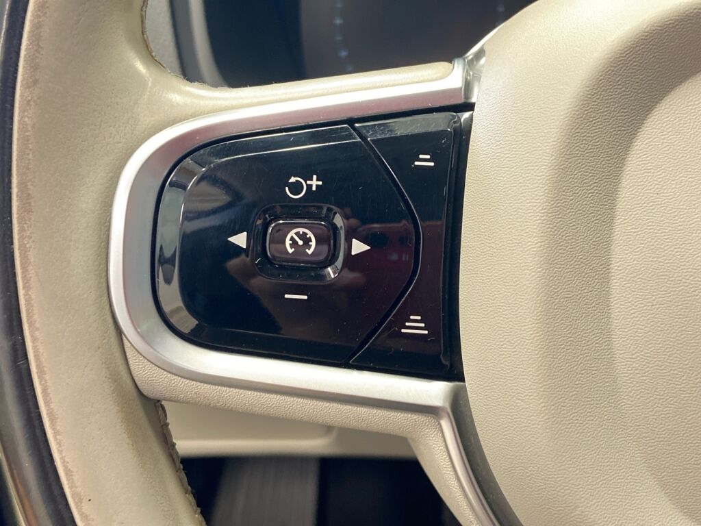 Volvo XC90 2016 Musta