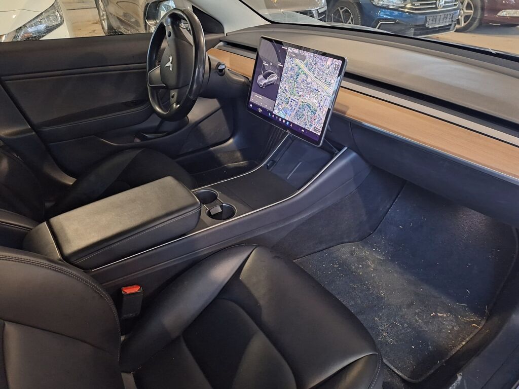 Tesla Model 3 2019 Harmaa