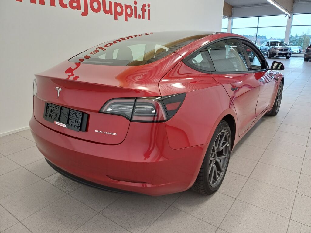 Tesla Model 3 2021 Punainen metalli