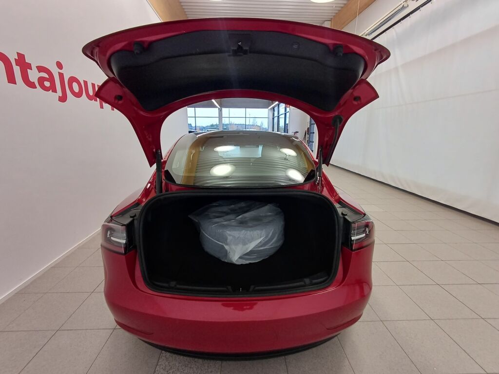 Tesla Model 3 2021 Punainen metalli