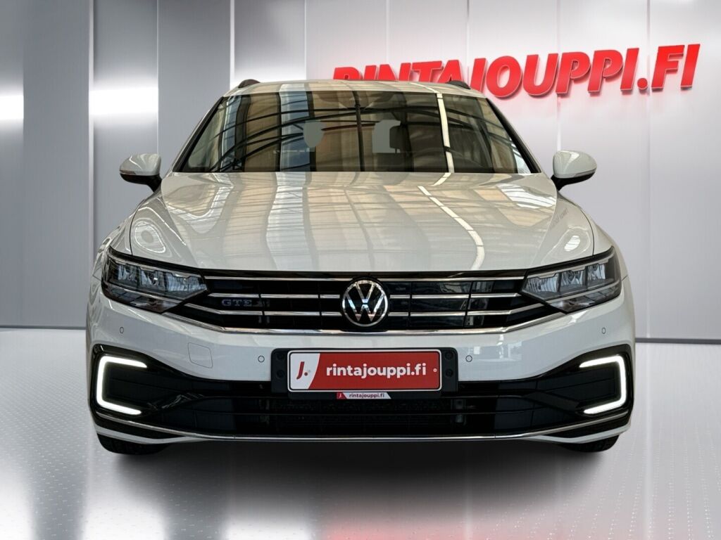 Volkswagen Passat 2021 Valkoinen