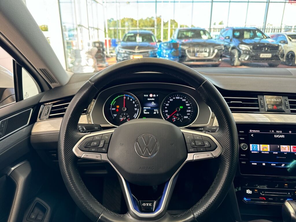 Volkswagen Passat 2021 Valkoinen