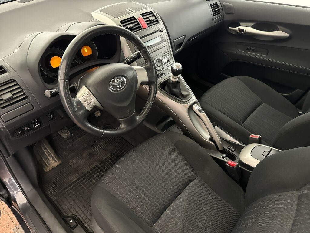 Toyota Auris 2010 Harmaa