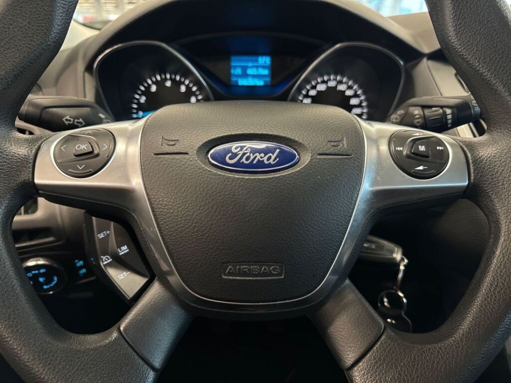 Ford Focus 2014 Ruskea (beige)