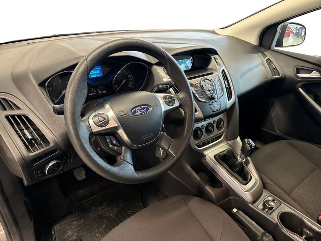 Ford Focus 2014 Ruskea (beige)