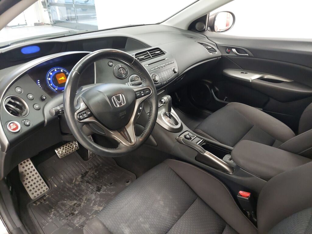 Honda Civic 2010 Ruskea (beige)