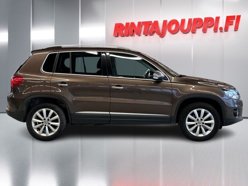 Volkswagen Tiguan 2011 Ruskea (beige)