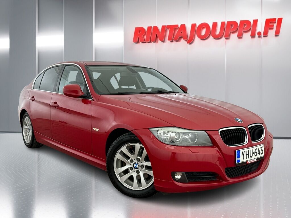 BMW 318 2011 Punainen