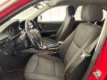 BMW 318 2011 Punainen