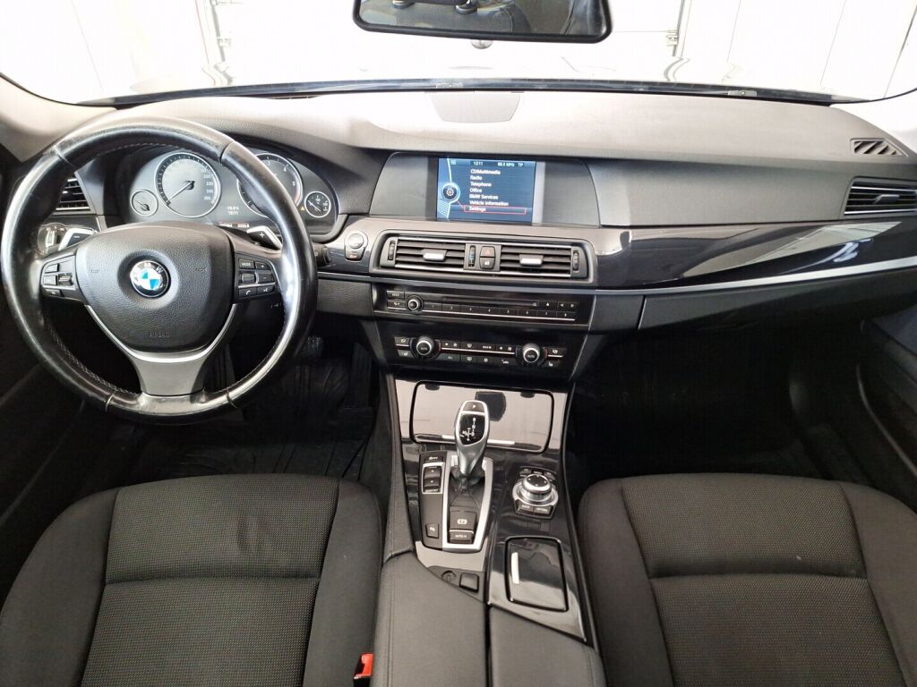 BMW 520 2013 Ruskea (beige)