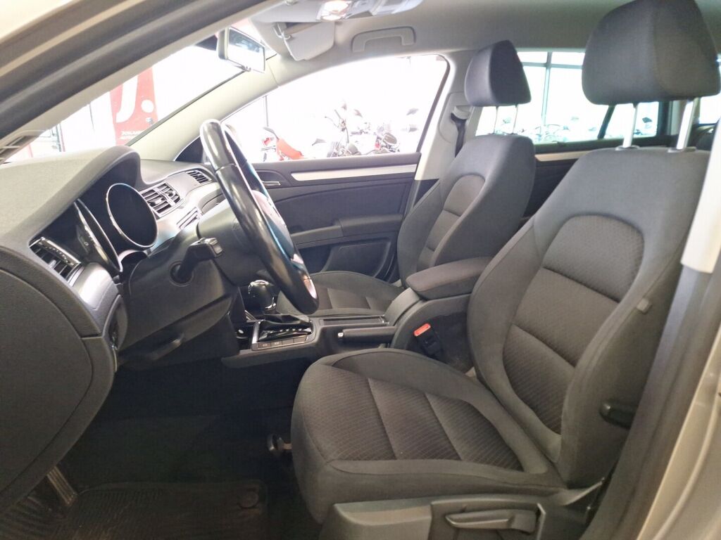 Skoda Superb 2013 Ruskea (beige)