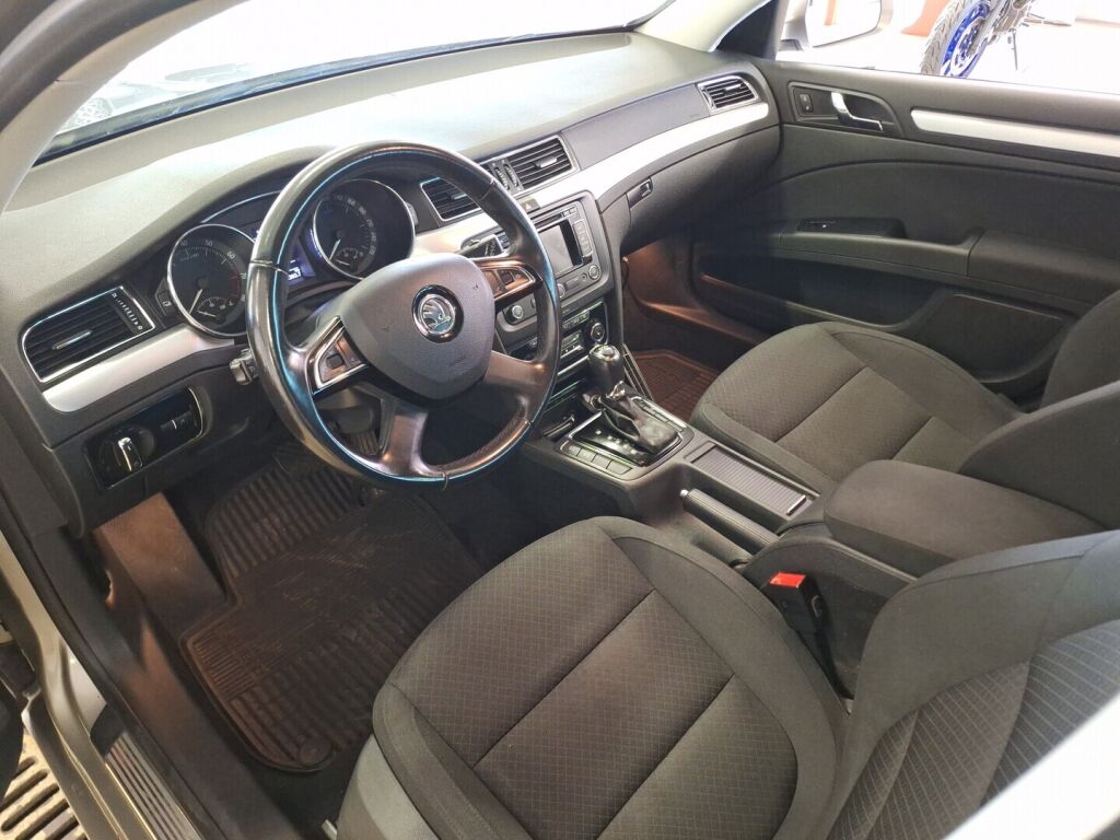 Skoda Superb 2013 Ruskea (beige)