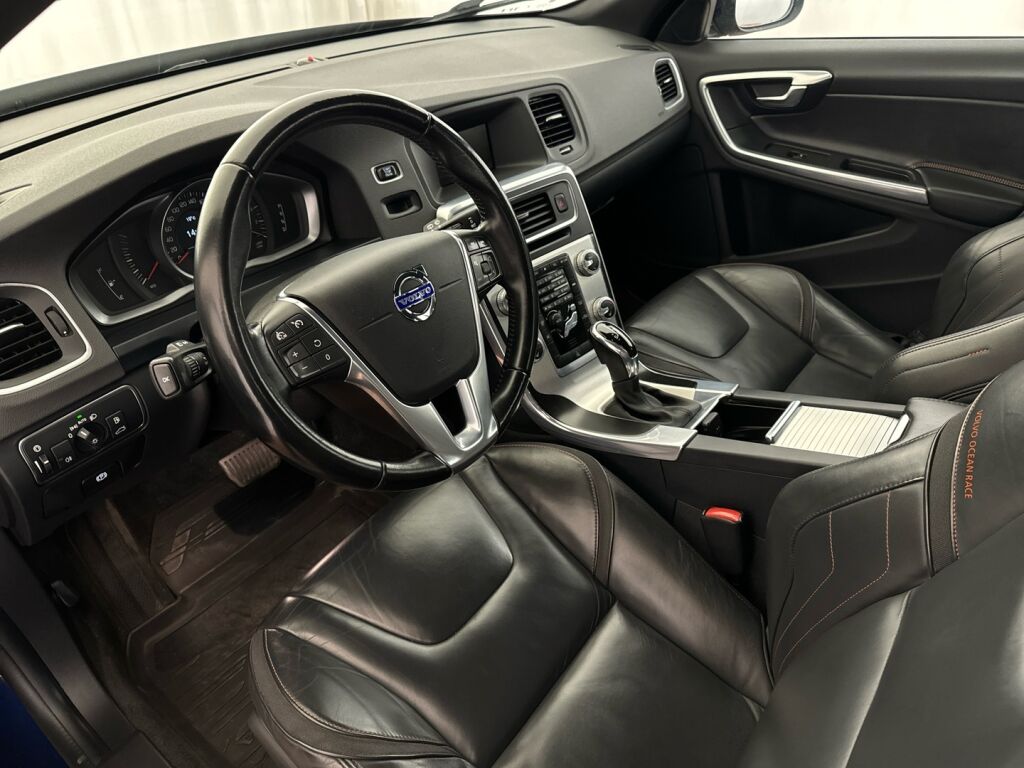 Volvo V60 2014 Sininen