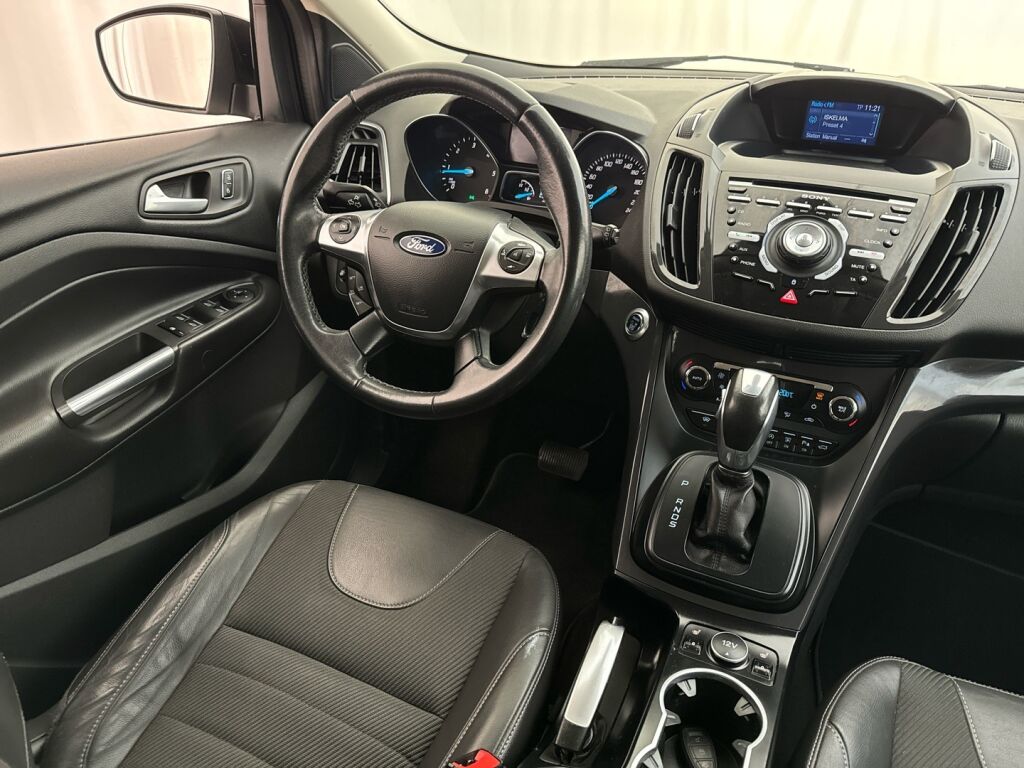 Ford Kuga 2015 Musta