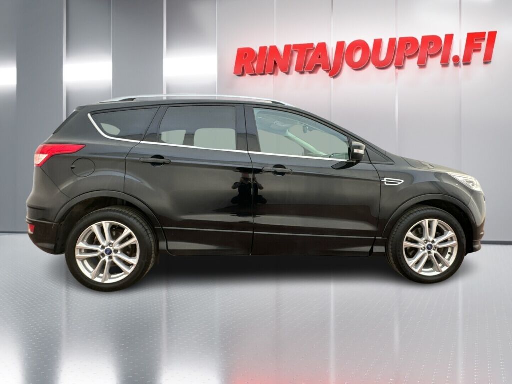 Ford Kuga 2015 Musta