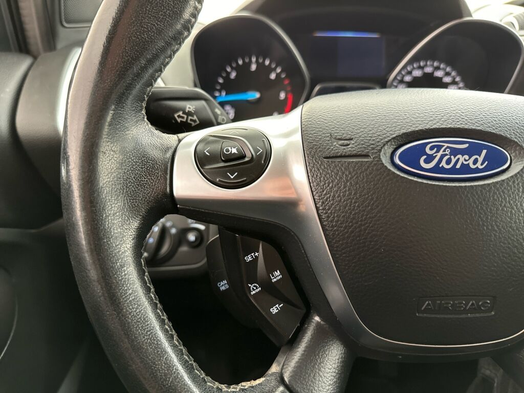 Ford Kuga 2015 Musta