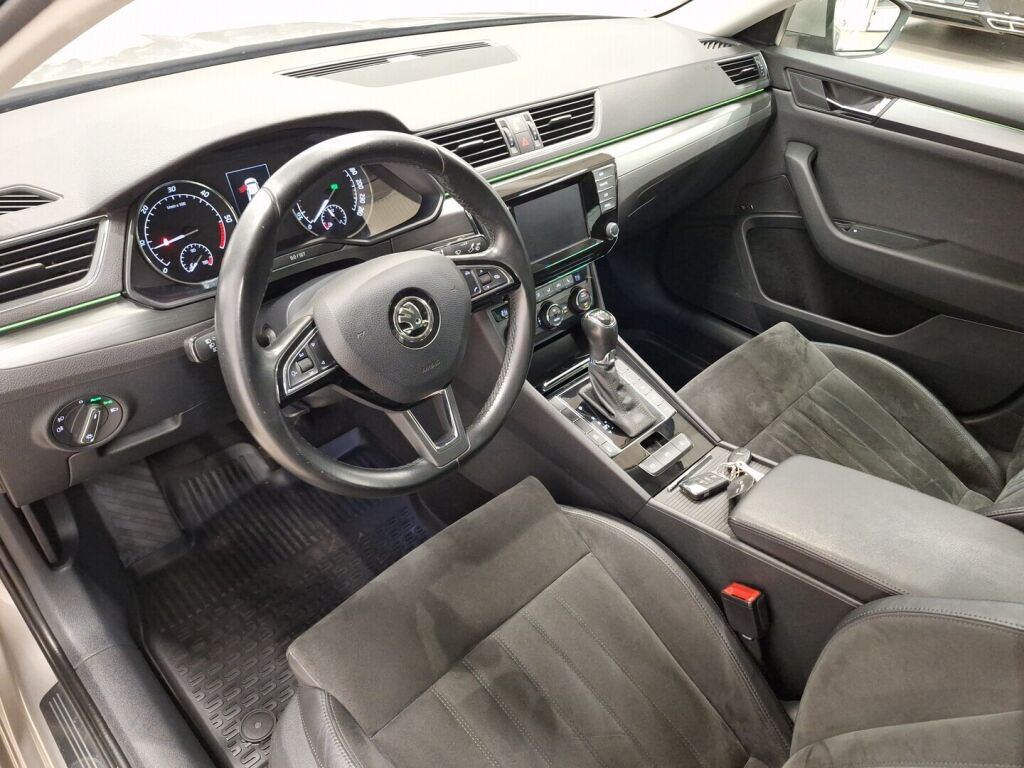 Skoda Superb 2016 Ruskea (beige)