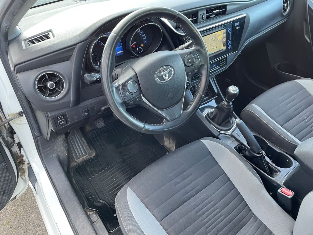 Toyota Auris 2018 Valkoinen