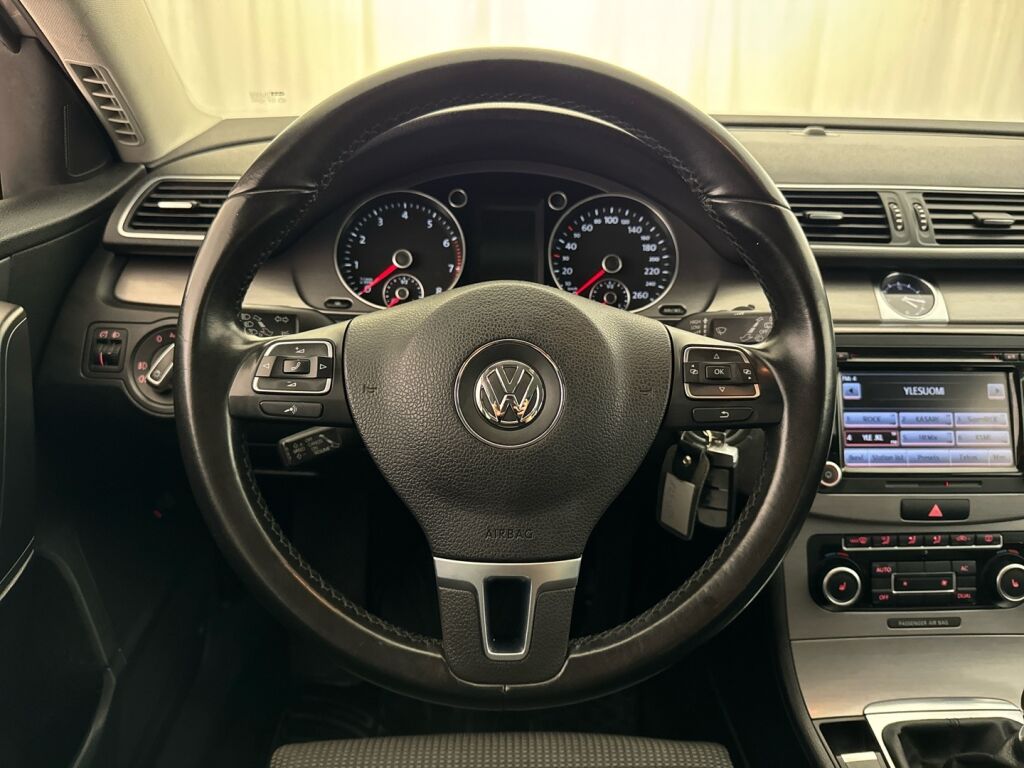 Volkswagen Passat 2011 Hopea