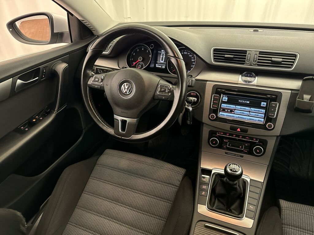 Volkswagen Passat 2011 Hopea