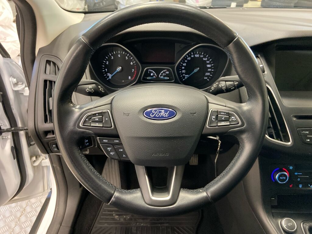 Ford Focus 2018 Valkoinen