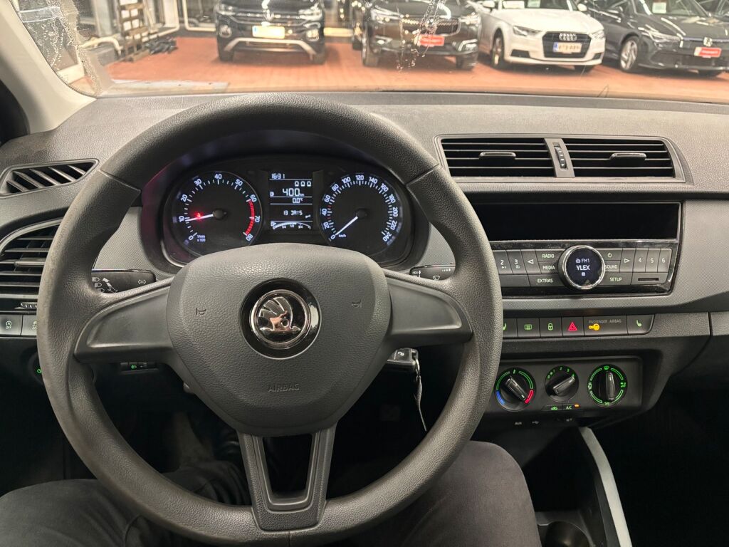 Skoda Fabia 2018 Sininen