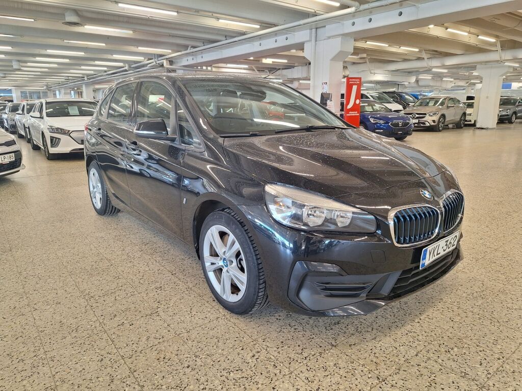 BMW 225 2018 Musta