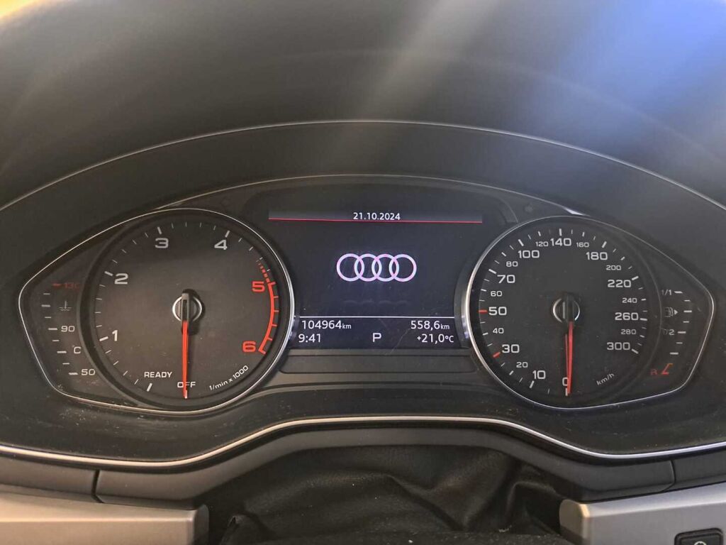 Audi A4 2020 Musta