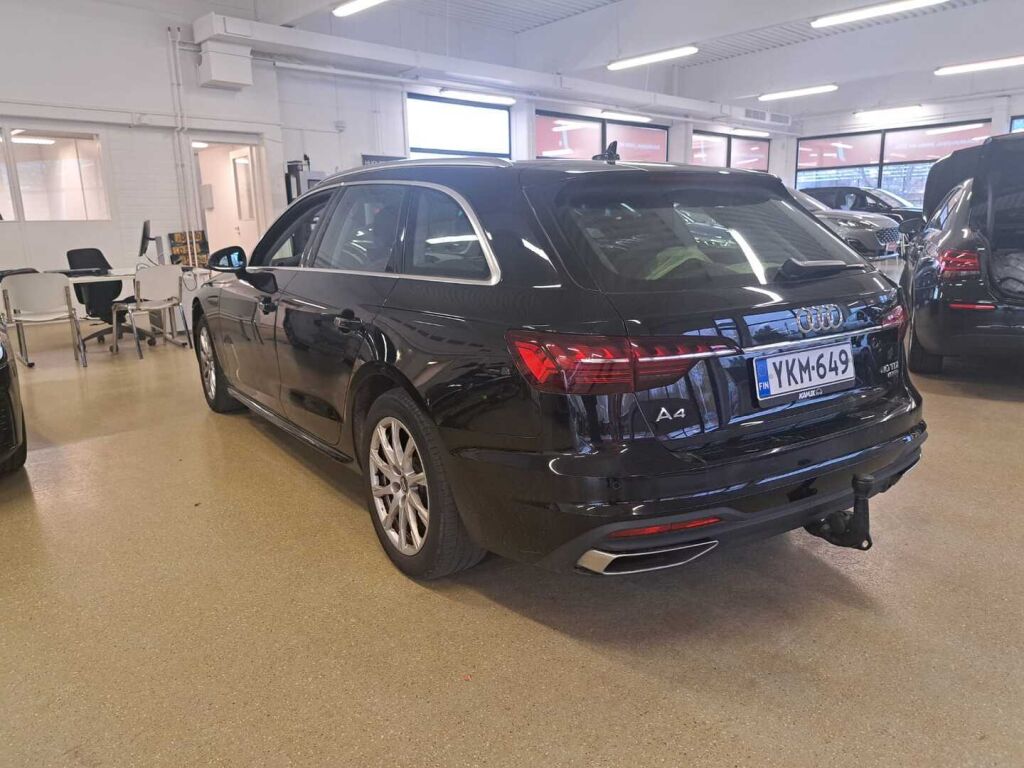 Audi A4 2020 Musta