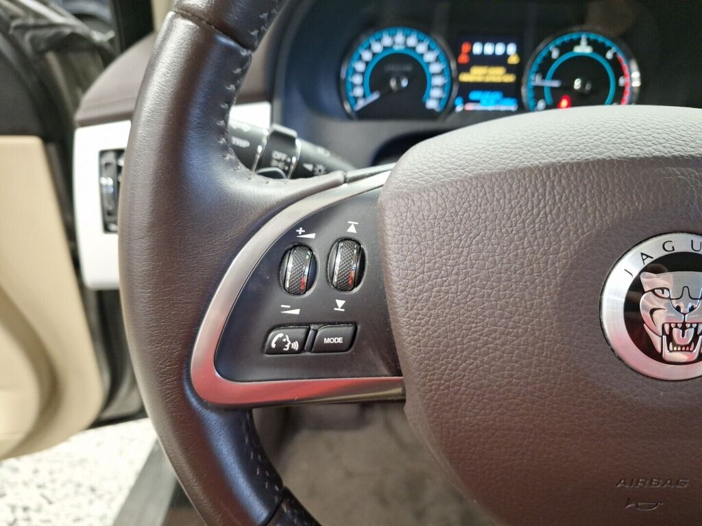 Jaguar XF 2011 Ruskea (beige)